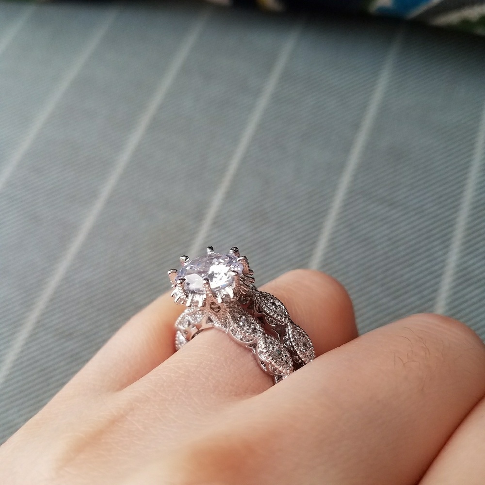 NWT Vintage Luxury Diamond Ring Set Size 7 - Picture 2 of 4